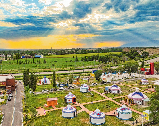 新疆博乐某房车营地汽车影院